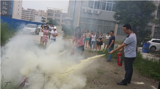 杉杉家紡:學習使用滅火器,加強防火意識