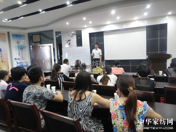 激情飛揚(yáng)共筑夢(mèng)想——雨蘭2014秋季新加盟商培訓(xùn)圓滿落幕