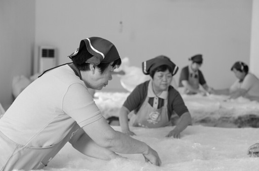 縱使歲月荏苒錢(qián)皇仁愛(ài)情懷永不退轉(zhuǎn)