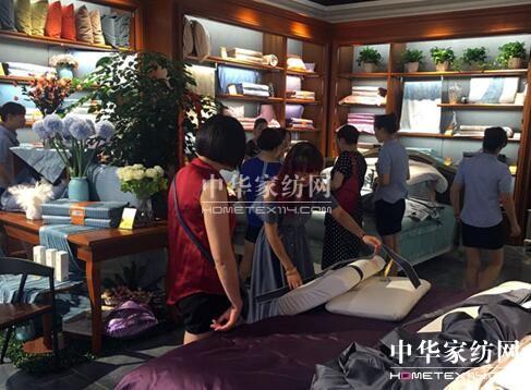 彭山有個(gè)品牌叫凱盛,第三家店開業(yè)!開業(yè)第一天人氣爆棚!