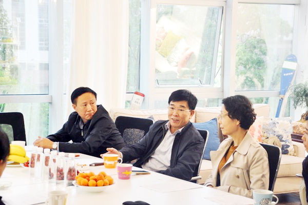 省市僑辦領(lǐng)導(dǎo)考察調(diào)研莫特斯,與王總座談企業(yè)發(fā)展